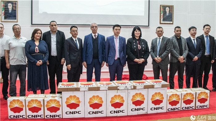 中企向阿爾及利亞大學(xué)捐贈電教設(shè)備活動現(xiàn)場。人民網(wǎng)記者 郝瑞敏攝