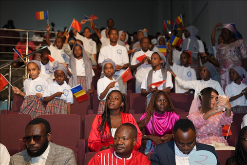 現(xiàn)場觀眾與決賽選手熱情互動。中國石油非洲公司供圖