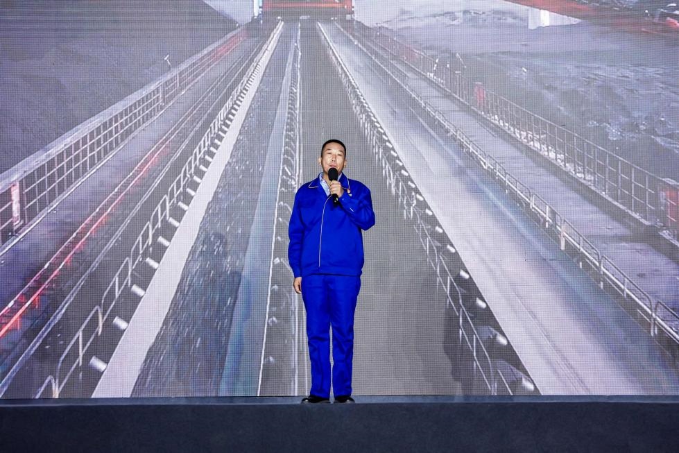 邵旭鵬在“何以中國·五星出東方”網(wǎng)絡主題宣傳活動現(xiàn)場演講。人民視頻供圖