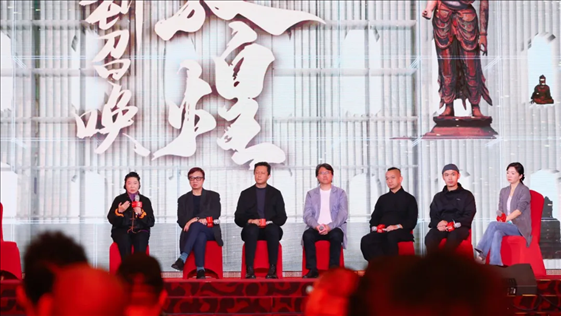 《受到召喚·敦煌》眾主創(chuàng)現(xiàn)場分享創(chuàng)作故事。主辦方供圖