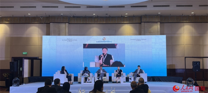 “企業(yè)對(duì)中國(guó)東盟互聯(lián)互通的責(zé)任與貢獻(xiàn)”分議題討論現(xiàn)場(chǎng)。人民網(wǎng)記者 曹師韻攝