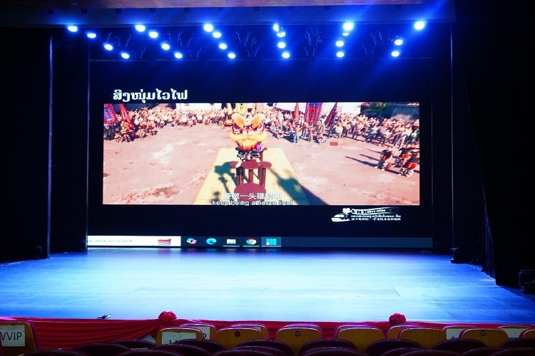 “露天電影院——中老優(yōu)秀電影巡映”首映式上放映老撾語配譯的中國動畫電影《雄獅少年》。主辦方供圖