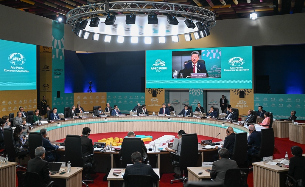 當(dāng)?shù)貢r間11月16日上午，亞太經(jīng)合組織第三十一次領(lǐng)導(dǎo)人非正式會議在秘魯利馬會議中心舉行。國家主席習(xí)近平出席會議并發(fā)表題為《共擔(dān)時代責(zé)任 共促亞太發(fā)展》的重要講話。新華社記者 謝環(huán)馳 攝