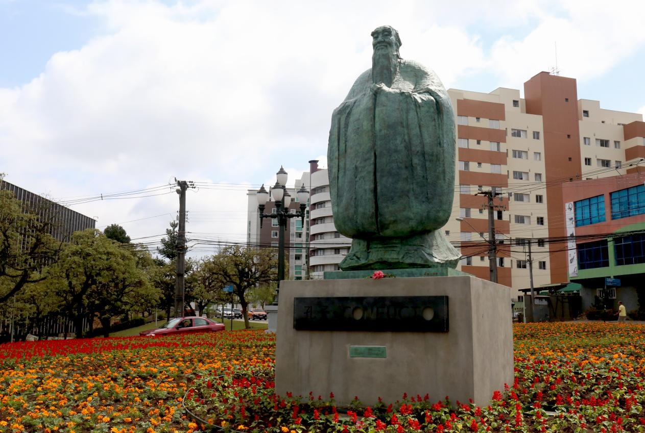 2017年，吳為山雕塑《孔子》立于巴西庫里蒂巴市，該廣場被永久命名為“中國廣場”。中國美術(shù)館供圖