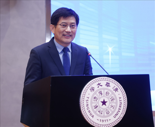 清華大學(xué)國家治理研究院執(zhí)行院長、清華大學(xué)計算社會科學(xué)與國家治理實(shí)驗(yàn)室執(zhí)行主任孟慶國教授演講。供圖單位：清華大學(xué)國家治理研究院