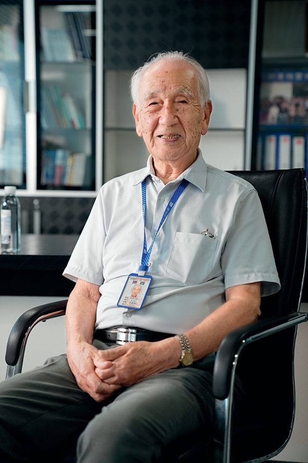 2024年8月，佐佐木俊一在深圳接受本刊記者采訪。