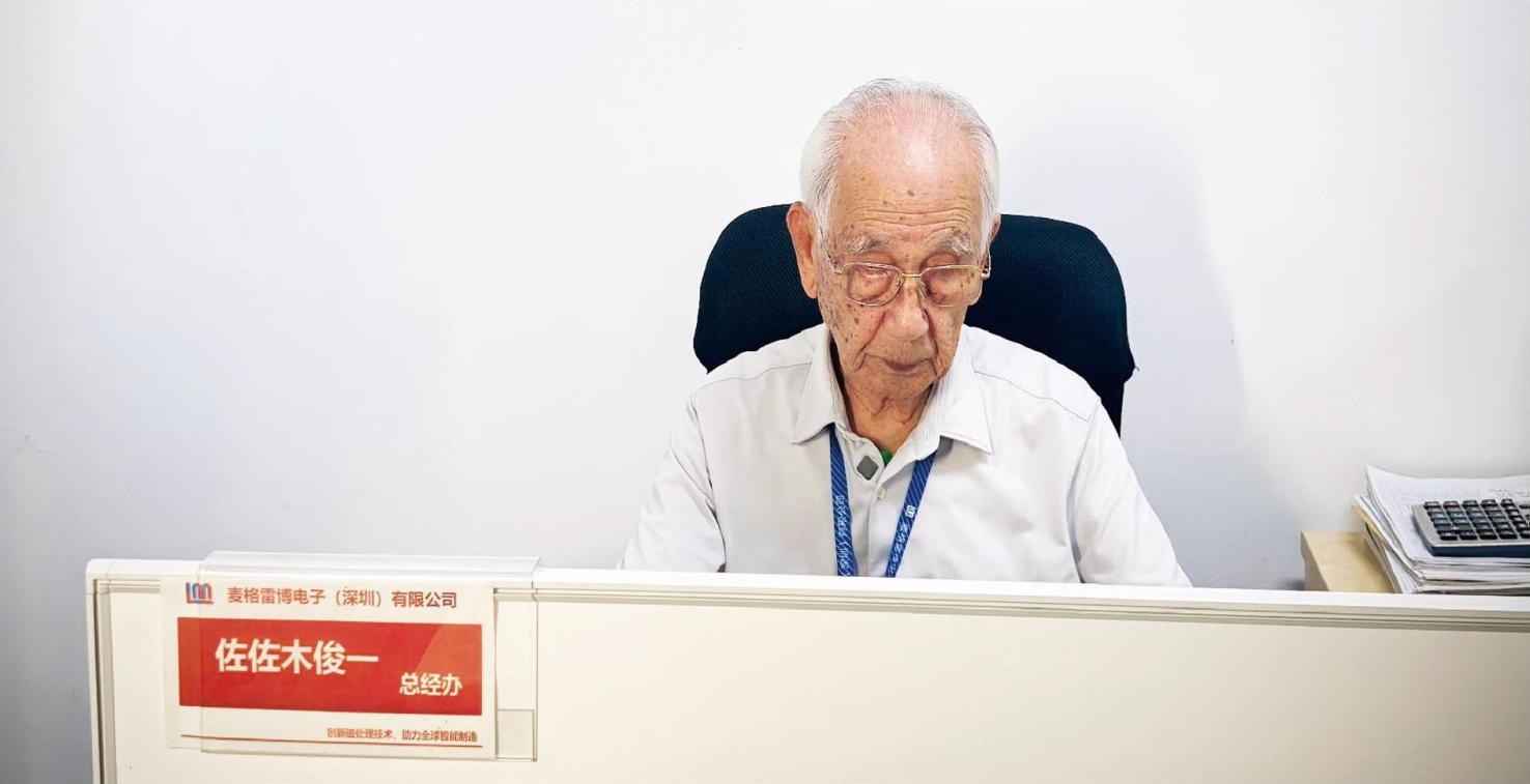 佐佐木俊一在工位上工作。（本刊記者 馮璐／攝）