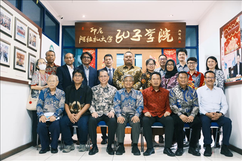 參會嘉賓合影。阿拉扎大學(xué)孔子學(xué)院供圖