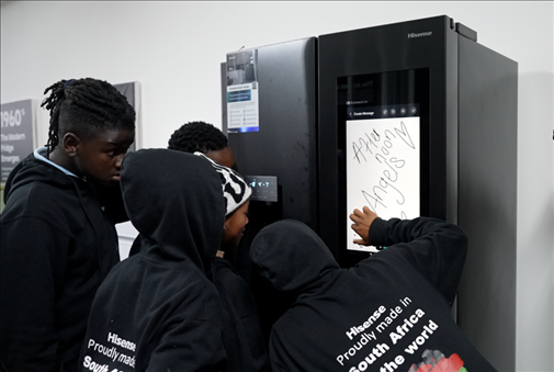 海信智能冰箱吸引南非人。海信南非公司供圖