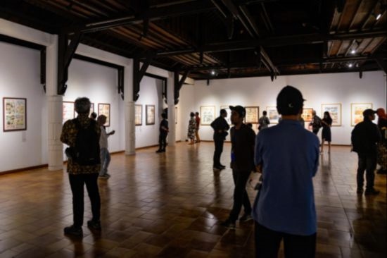 觀眾參觀“東盟-中國人文交流年”漫畫大賽展覽。記者 徐欽 攝