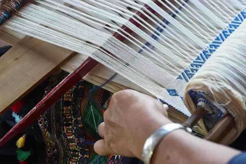 黎族傳統(tǒng)紡染織繡技藝。文化和旅游部非物質文化遺產司供圖