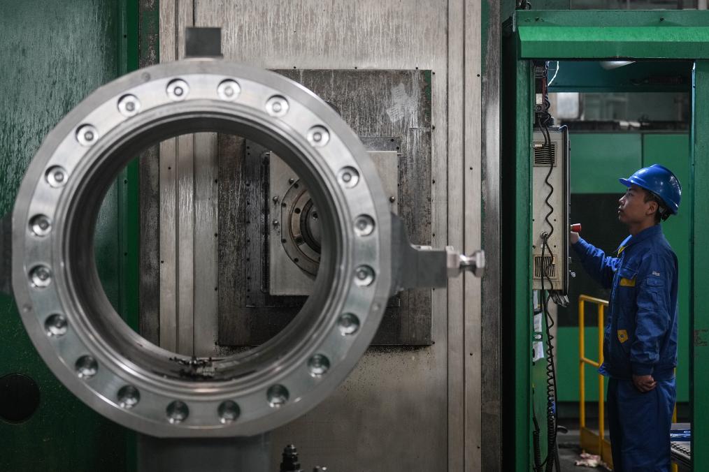2023年2月14日，沈陽鼓風(fēng)機(jī)集團(tuán)股份有限公司的工人在車間工作。新華社記者 潘昱龍 攝