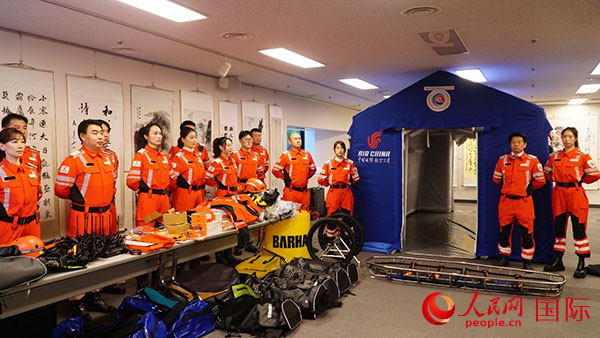 國航日韓支社捐贈的專業(yè)救援裝備。人民網(wǎng) 蔣曉辰攝
