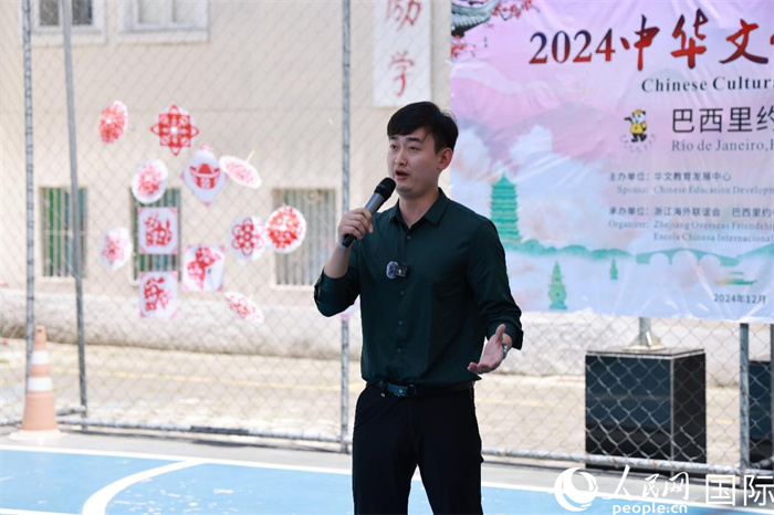 歌曲《故鄉(xiāng)的云》喚起了在外游子對故鄉(xiāng)的懷念。人民網記者 陳海琪攝