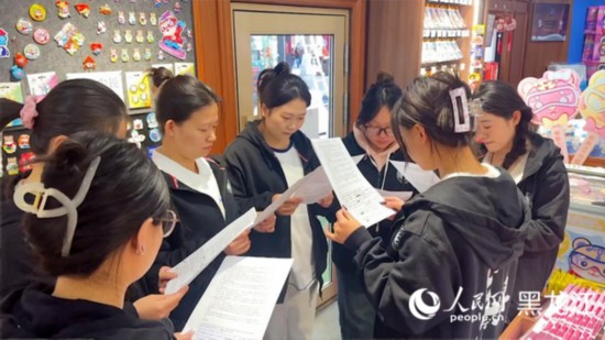 工會(huì)組織企業(yè)職工開(kāi)展技能培訓(xùn)活動(dòng)。人民網(wǎng)記者 張哲鑫攝