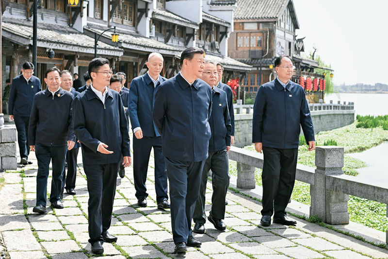 2024年3月18日至21日，中共中央總書(shū)記、國(guó)家主席、中央軍委主席習(xí)近平在湖南考察。這是19日上午，習(xí)近平在常德河街考察。 新華社記者 謝環(huán)馳/攝