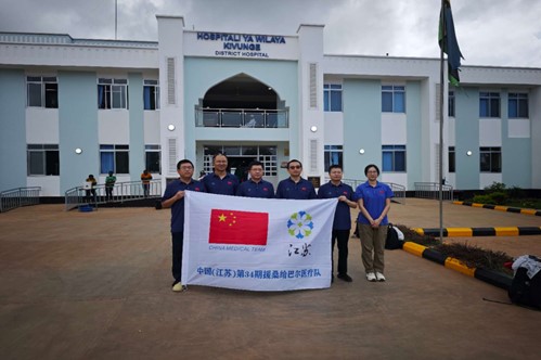 中國援桑給巴爾醫(yī)療隊在基文吉區(qū)醫(yī)院開展相關(guān)活動。中國援桑醫(yī)療隊供圖