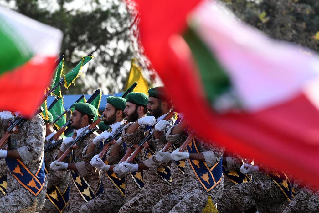 2024年9月21日，伊朗軍人在首都德黑蘭參加閱兵式。新華社記者沙達(dá)提攝