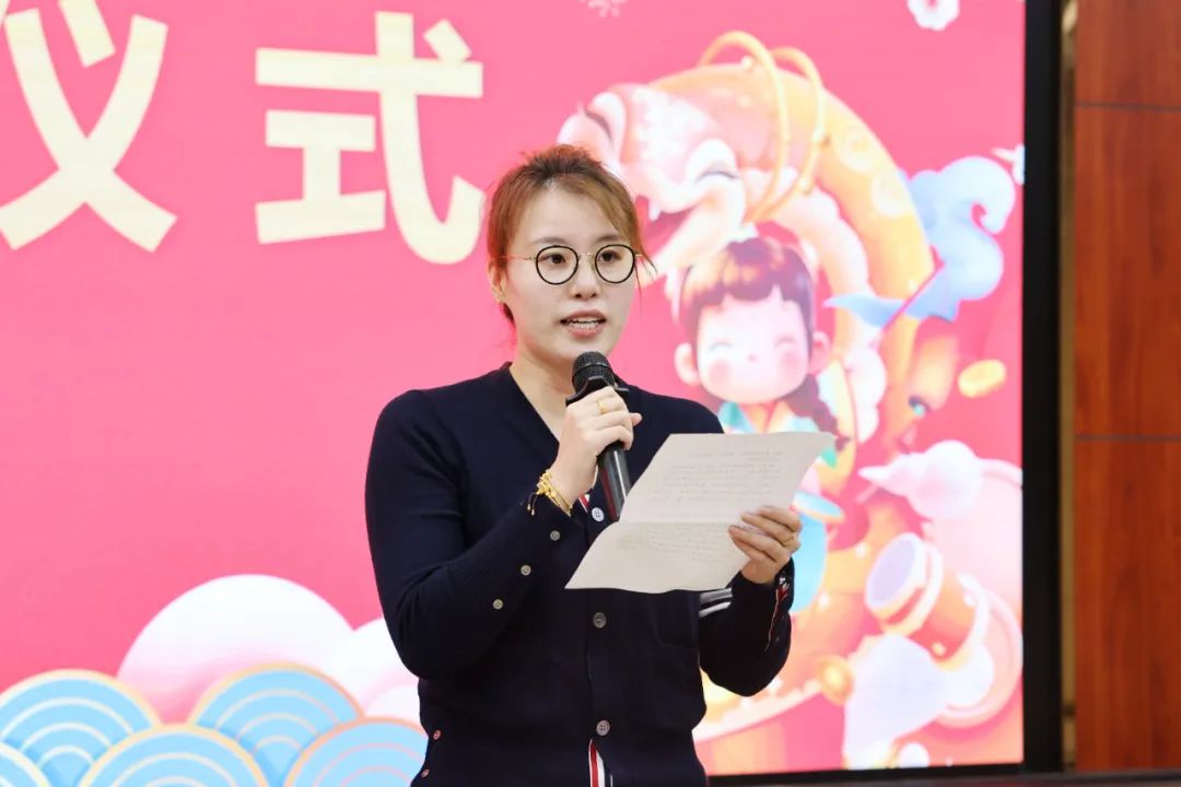 傅園慧在新教師入職儀式上發(fā)言。浙江大學供圖