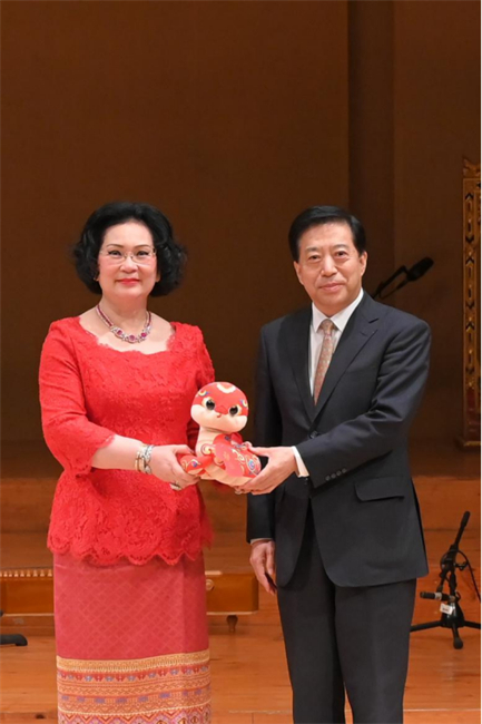 中國駐泰國大使韓志強與國際奧委會委員、泰國愛樂樂團董事會主席坤仁帕塔瑪共同出席音樂會。主辦方供圖