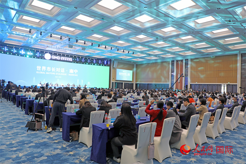 這是1月16日在南寧國(guó)際會(huì)展中心拍攝的“世界市長(zhǎng)對(duì)話·南寧”活動(dòng)現(xiàn)場(chǎng)。人民網(wǎng)記者 趙益普攝