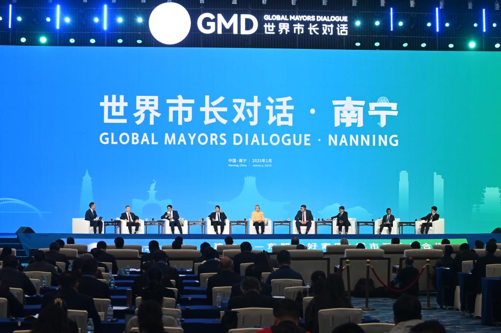 這是1月16日在南寧國(guó)際會(huì)展中心拍攝的“世界市長(zhǎng)對(duì)話·南寧”活動(dòng)現(xiàn)場(chǎng)。新華社記者 陸波岸 攝
