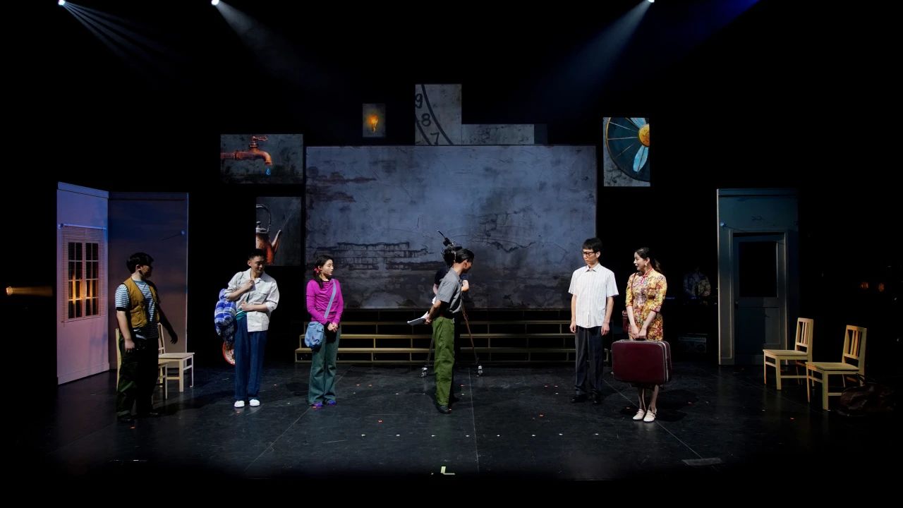 話劇《布吉出租屋》劇照。中國國家話劇院供圖