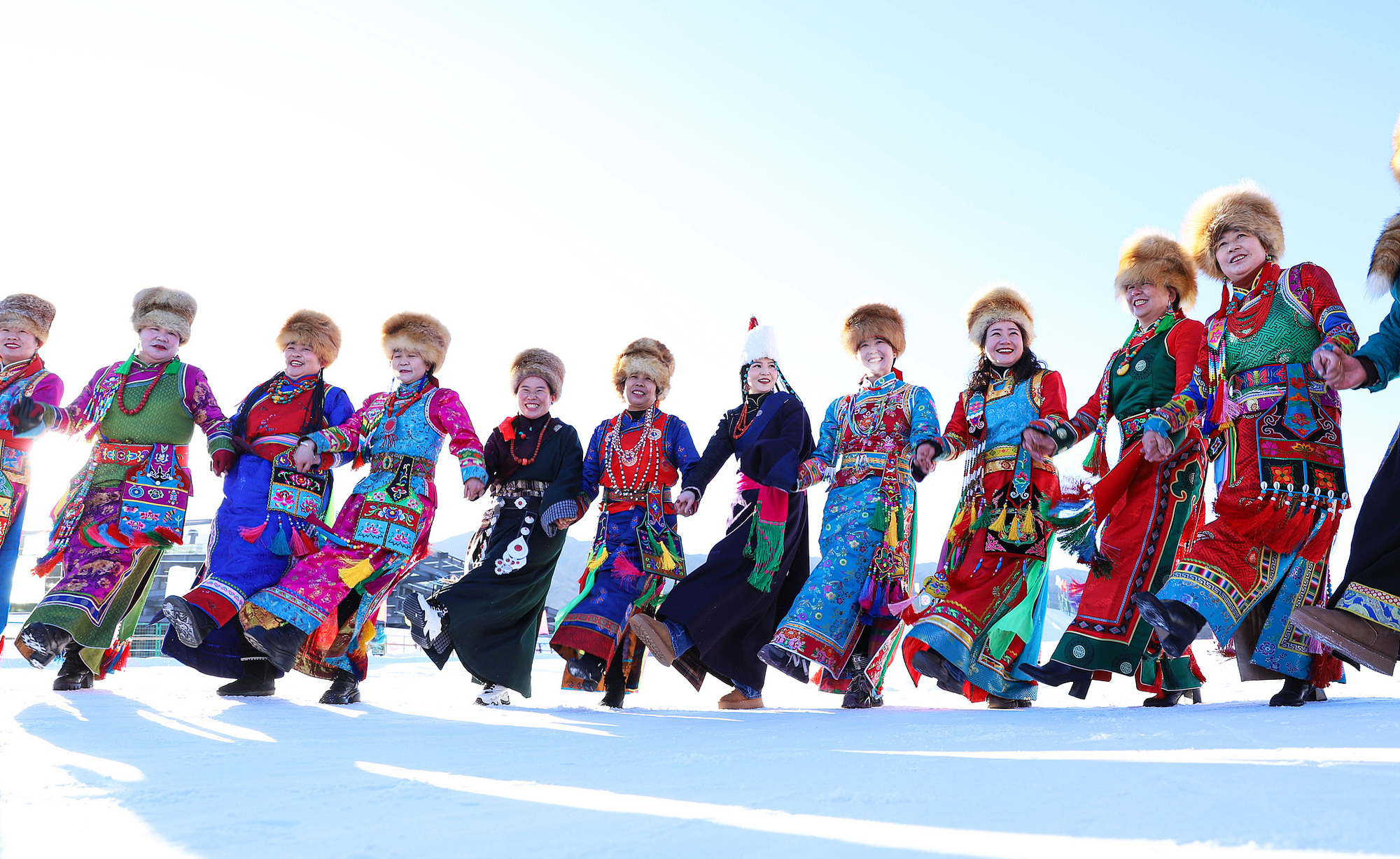 甘肅張掖，雪地千人鍋莊舞表演