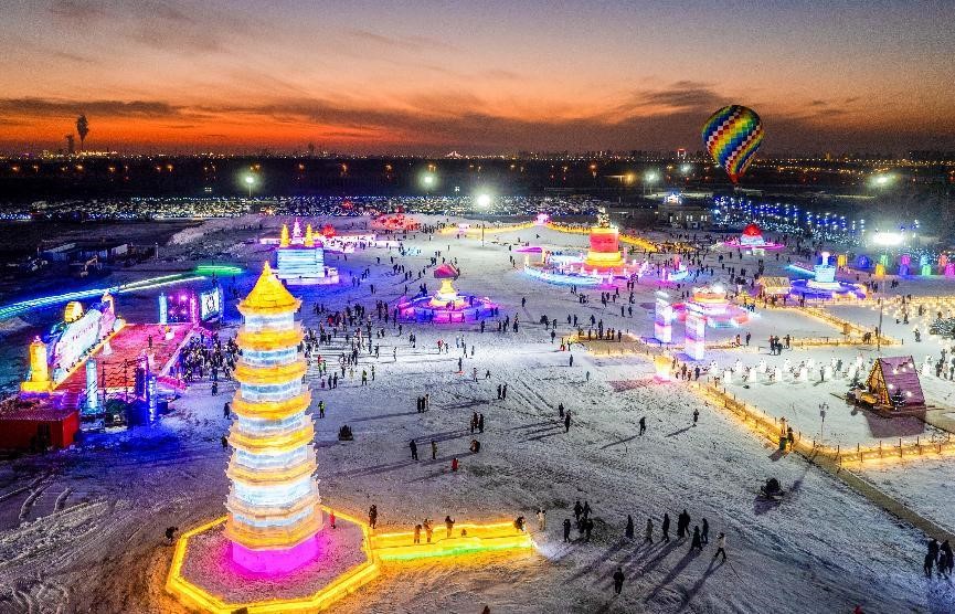 第四屆呼和浩特歡樂冰雪節(jié)活動現場。丁根厚攝