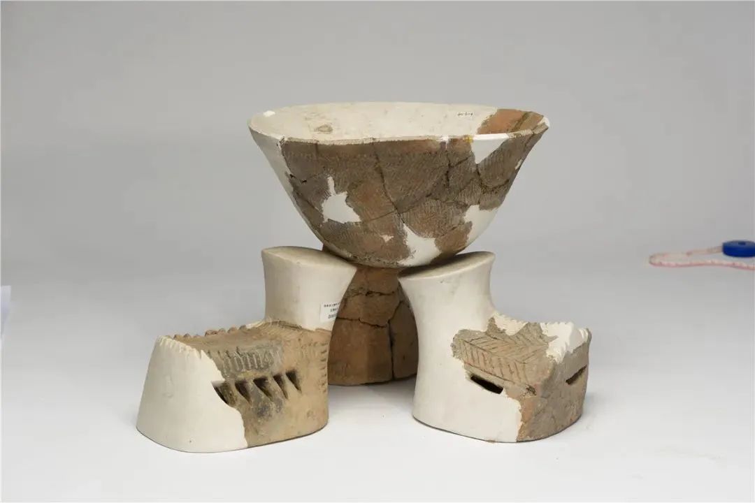 陶缽支座組合。國(guó)博供圖
