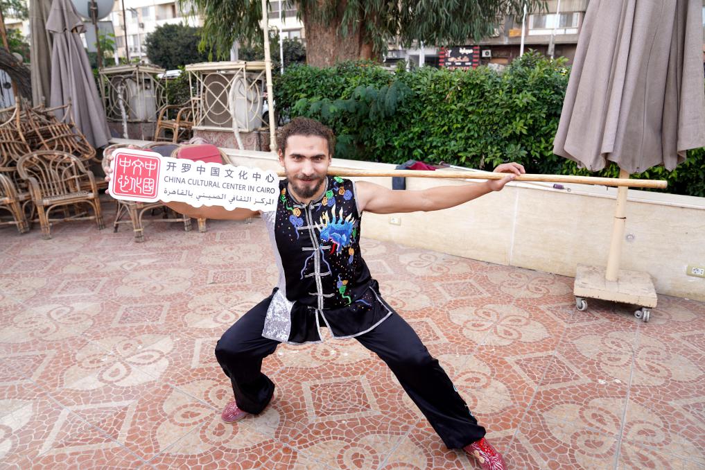 埃及民眾參與中國(guó)文化體驗(yàn)活動(dòng)。開(kāi)羅中國(guó)文化中心供圖