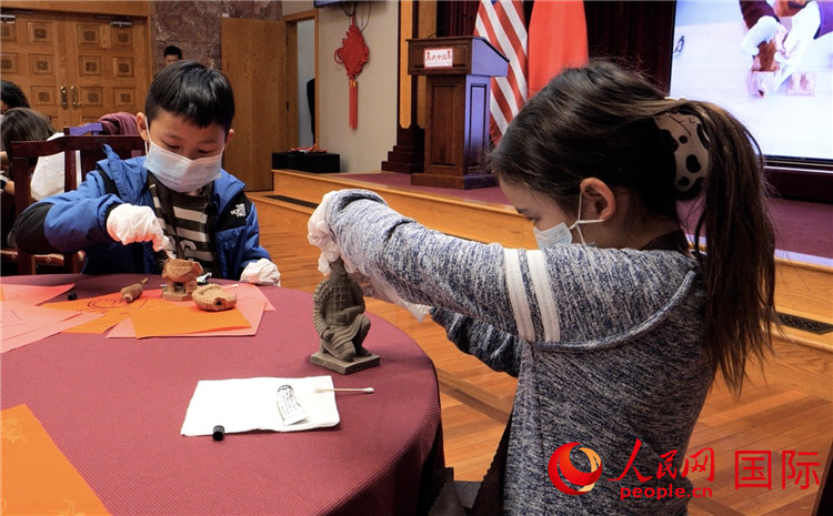 “我是文物修復(fù)師”活動(dòng)環(huán)節(jié)。李鑫江攝