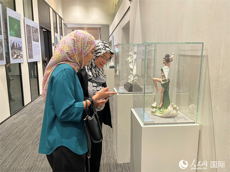 觀眾在參觀展覽。 人民網(wǎng)記者 劉慧攝