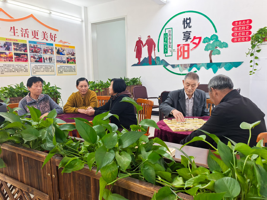 圖為湖北省咸寧市嘉魚縣潘家灣鎮(zhèn)四邑村養(yǎng)老服務(wù)驛站一角（2024年11月5日攝）。新華社記者 肖藝九 攝