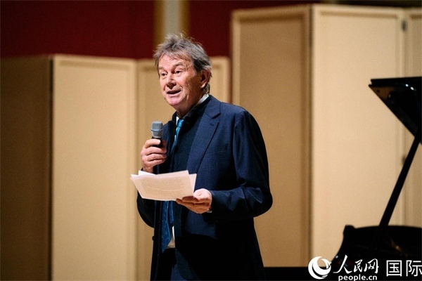 英中了解協(xié)會會長邁克爾·伍德致辭。 楊浩鵬攝