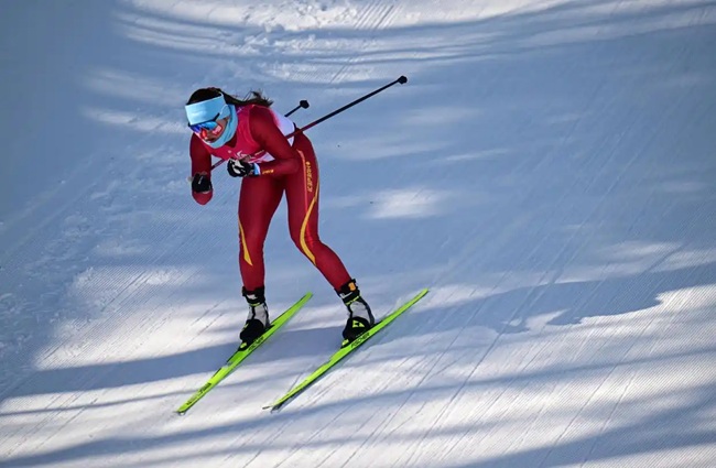 2月9日，中國(guó)隊(duì)選手巴亞尼·加林在比賽中。新華社記者 張龍攝