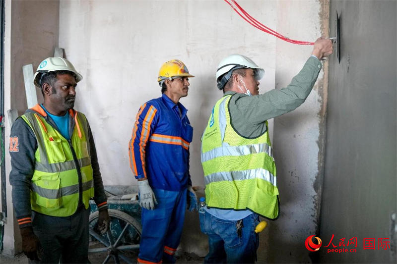 抹灰。人民網(wǎng)塔里克·易卜拉欣攝