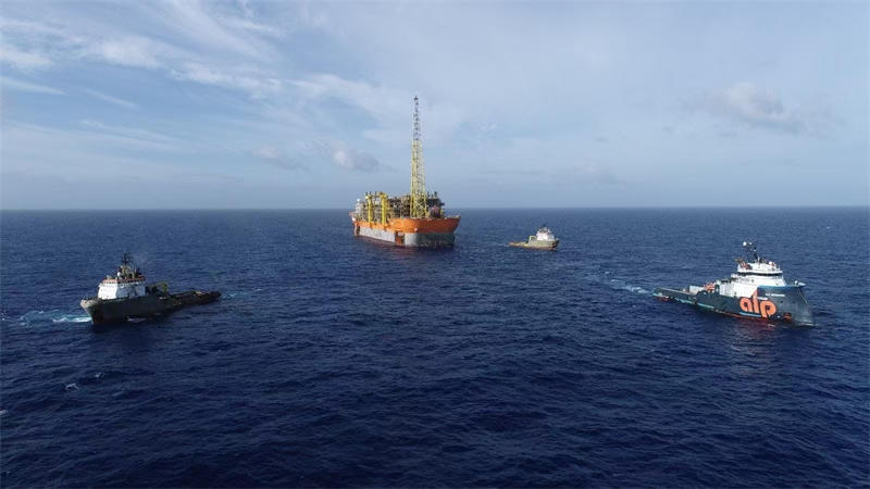 布濟(jì)烏斯七期項(xiàng)目浮式生產(chǎn)儲(chǔ)卸油裝置抵達(dá)油田區(qū)域。巴西國(guó)家石油公司供圖