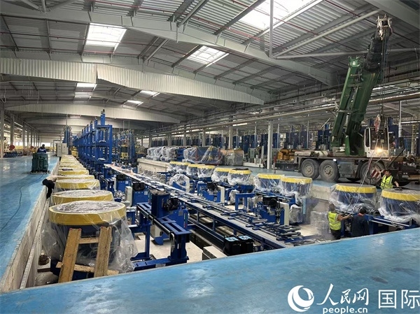 森麒麟輪胎在科技城的工廠車間。人民網(wǎng)記者 黃培昭攝