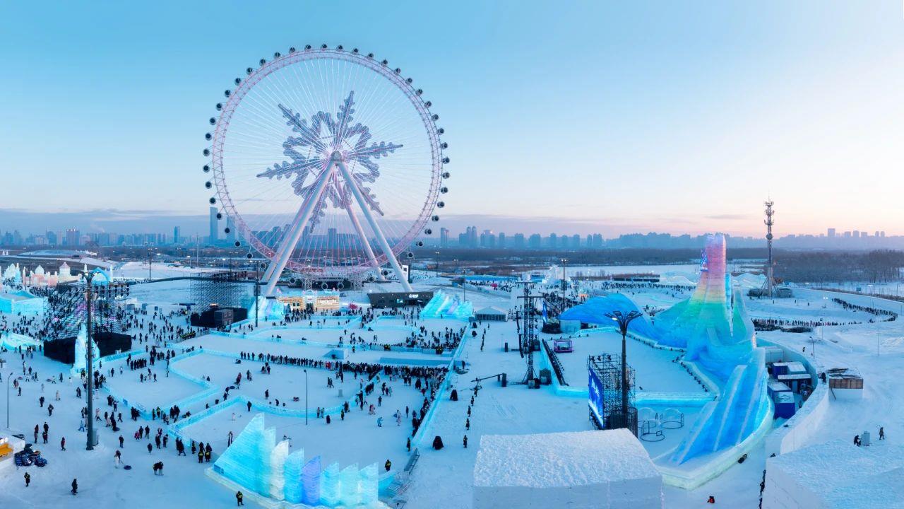 △哈爾濱冰雪大世界吸引游客前來打卡。