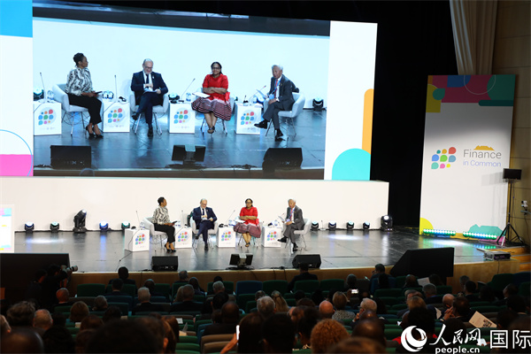 第5屆“共同金融”峰會在南非開普敦國際會議中心開幕。圖為峰會開幕式現(xiàn)場。人民網記者戴楷然攝