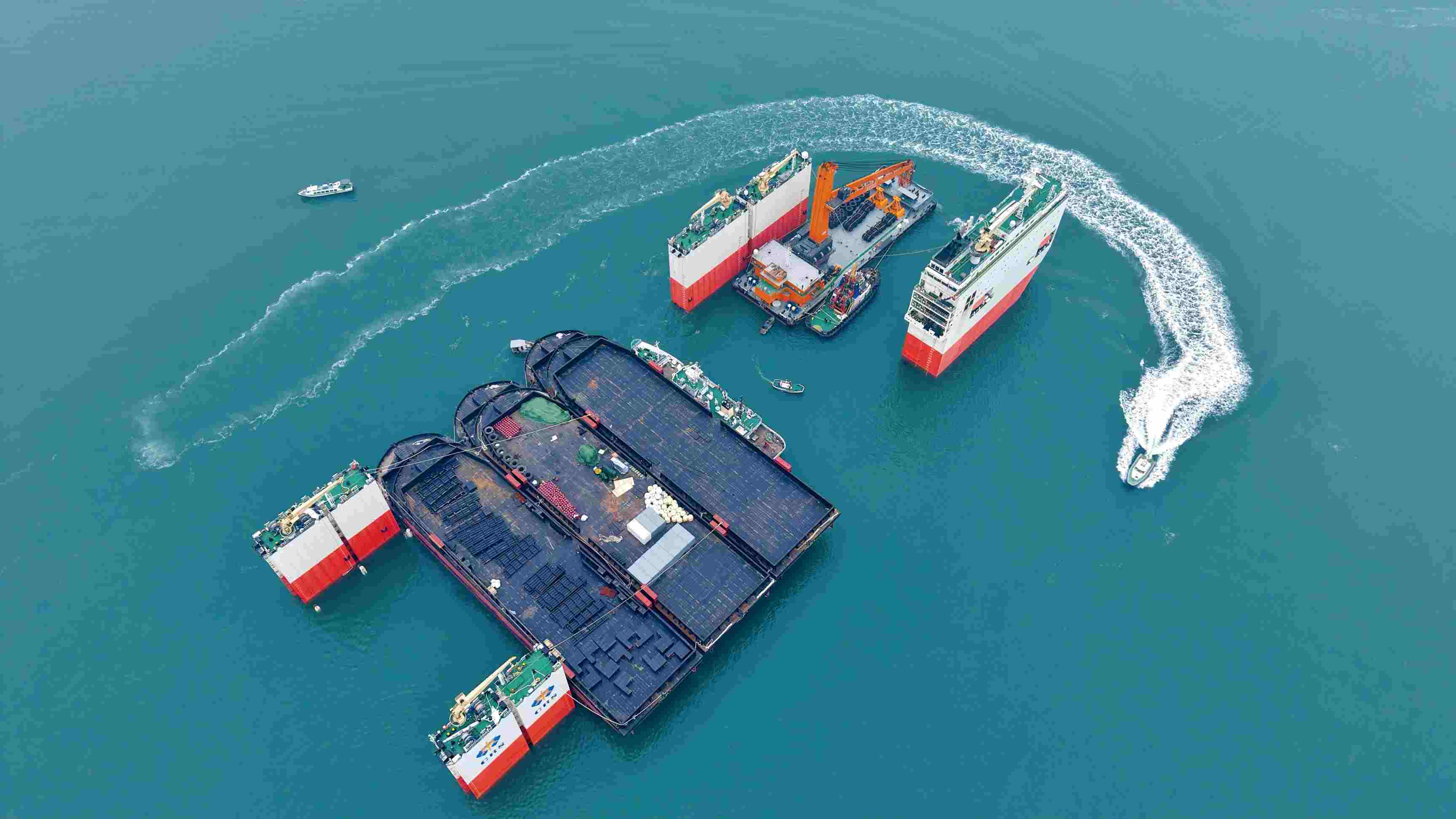 “華瑞龍”輪裝載13艘船舶前往幾內(nèi)亞。受訪方供圖