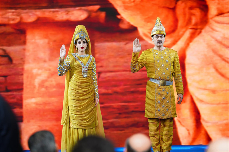 伊拉克時尚館舉辦的時裝展上，模特展示亞述時期服飾。伊拉克時尚館供圖