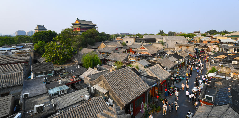 遠(yuǎn)眺鐘鼓樓。新華社記者 陳鐘昊 攝