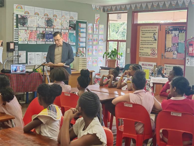 中國(guó)文化中心孔子課堂外方院長(zhǎng)陸志雷博士發(fā)言。