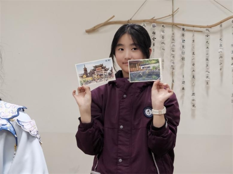 匡園學(xué)生書(shū)寫(xiě)的明信片。