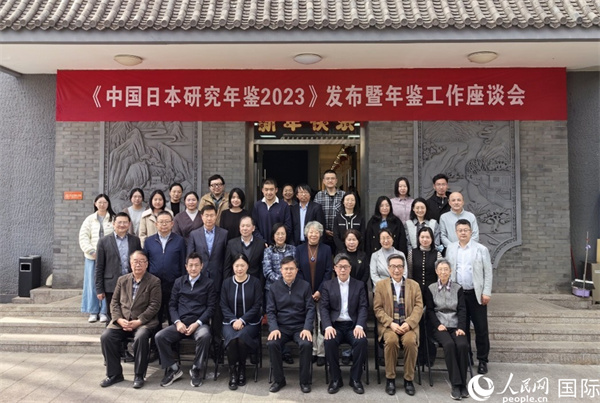 部分與會(huì)嘉賓合影留念。人民網(wǎng)記者 陳建軍攝