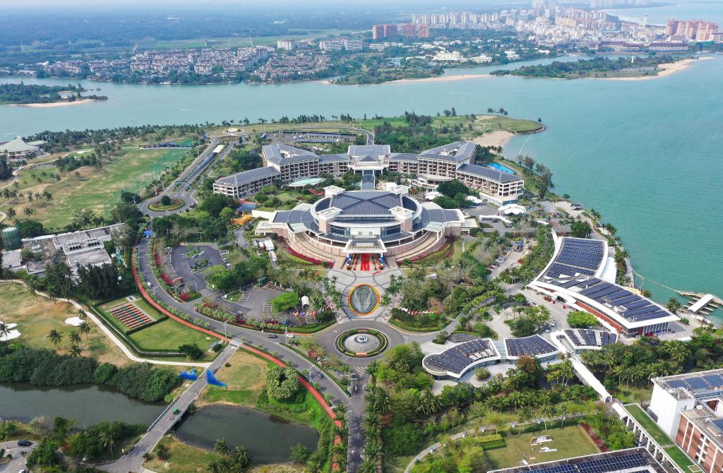 這是3月21日拍攝的博鰲亞洲論壇國(guó)際會(huì)議中心（無人機(jī)照片）。新華社記者 郭程 攝