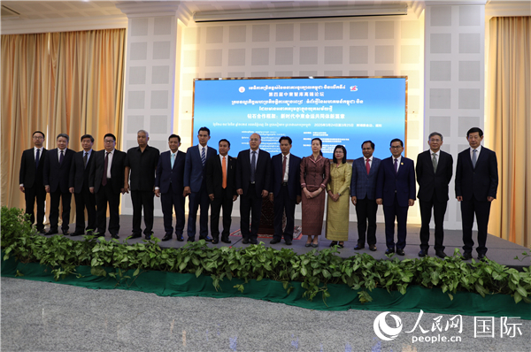 嘉賓合影。人民網(wǎng)記者 簡承淵攝