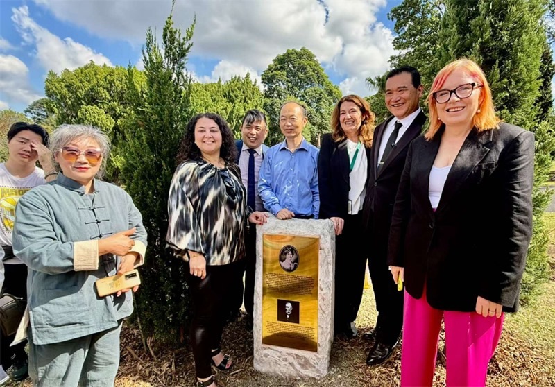 3.紀念碑揭幕。